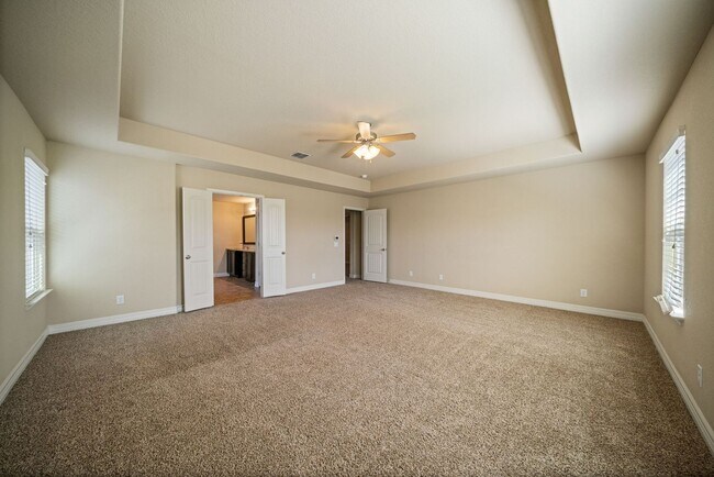 Building Photo - Immaculate Home in the Coveted Fairway Rid...
