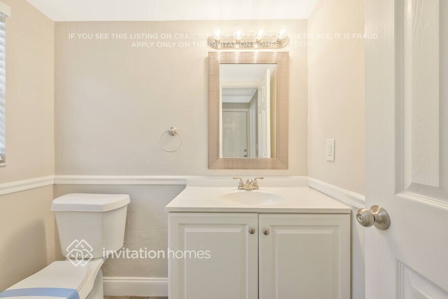 Building Photo - 921 Oak Forest Dr