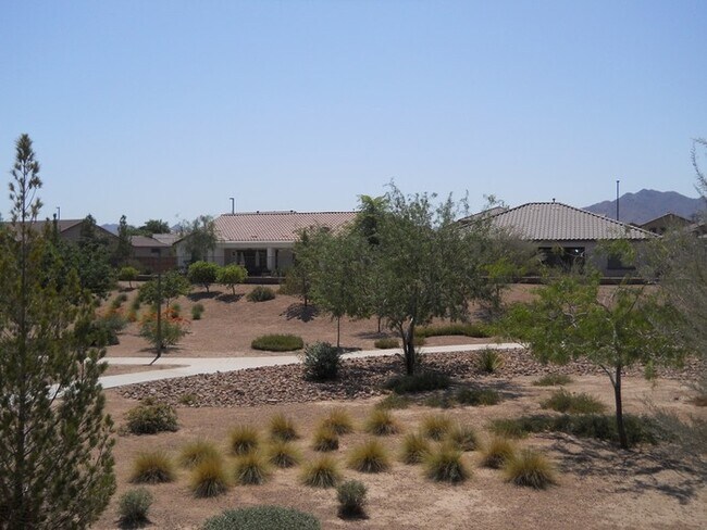 Building Photo - Beautiful Home in Shamrock Estates!