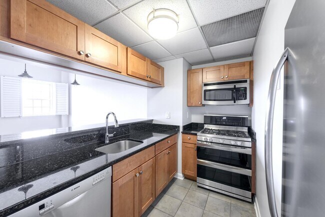 Building Photo - 227 Christopher Columbus Dr