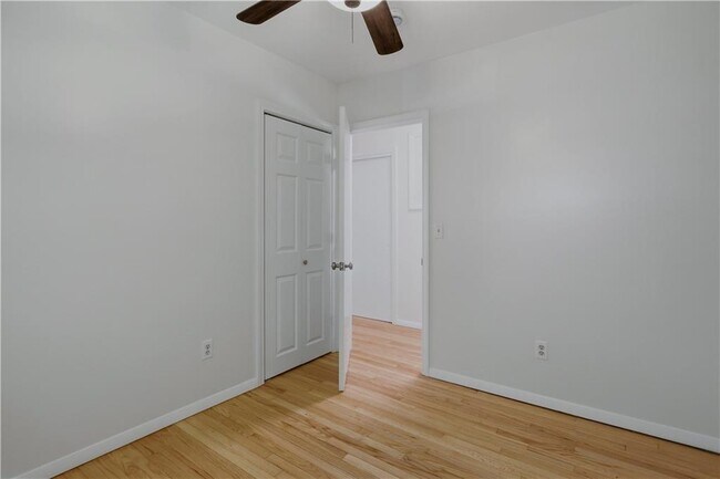 Building Photo - 117 Canonchet Dr