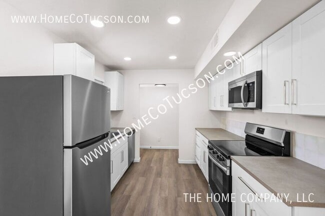 Building Photo - 7441 N Gilbert Pl