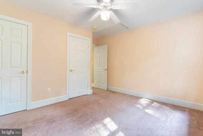 Building Photo - 45105 Mill Creek Way