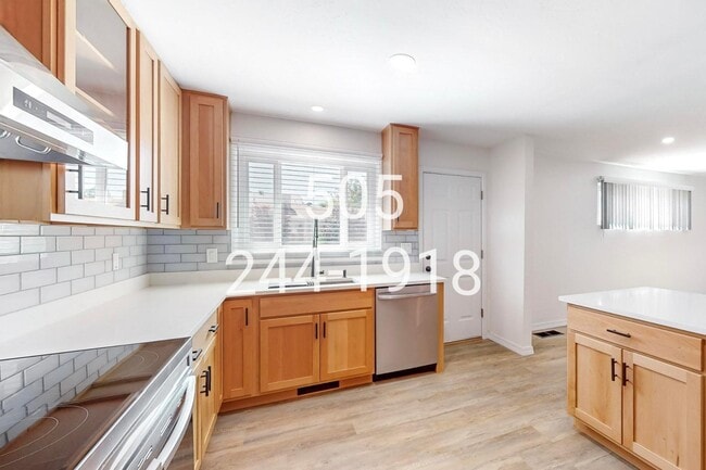 Building Photo - 1601 Georgia St NE