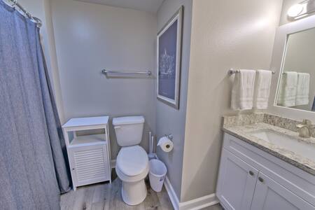 Building Photo - 9900 S Thomas Dr