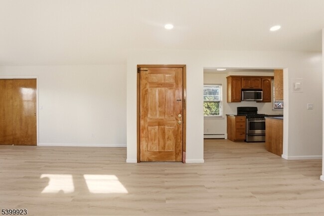 Building Photo - 512-514 Broadway