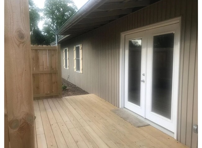 Building Photo - 4-bedroom, 2.5-bathroom HOME FOR RENT!