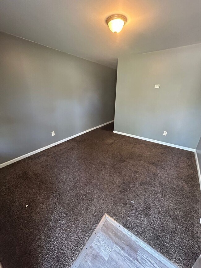 Building Photo - 3503 Falling Springs Rd