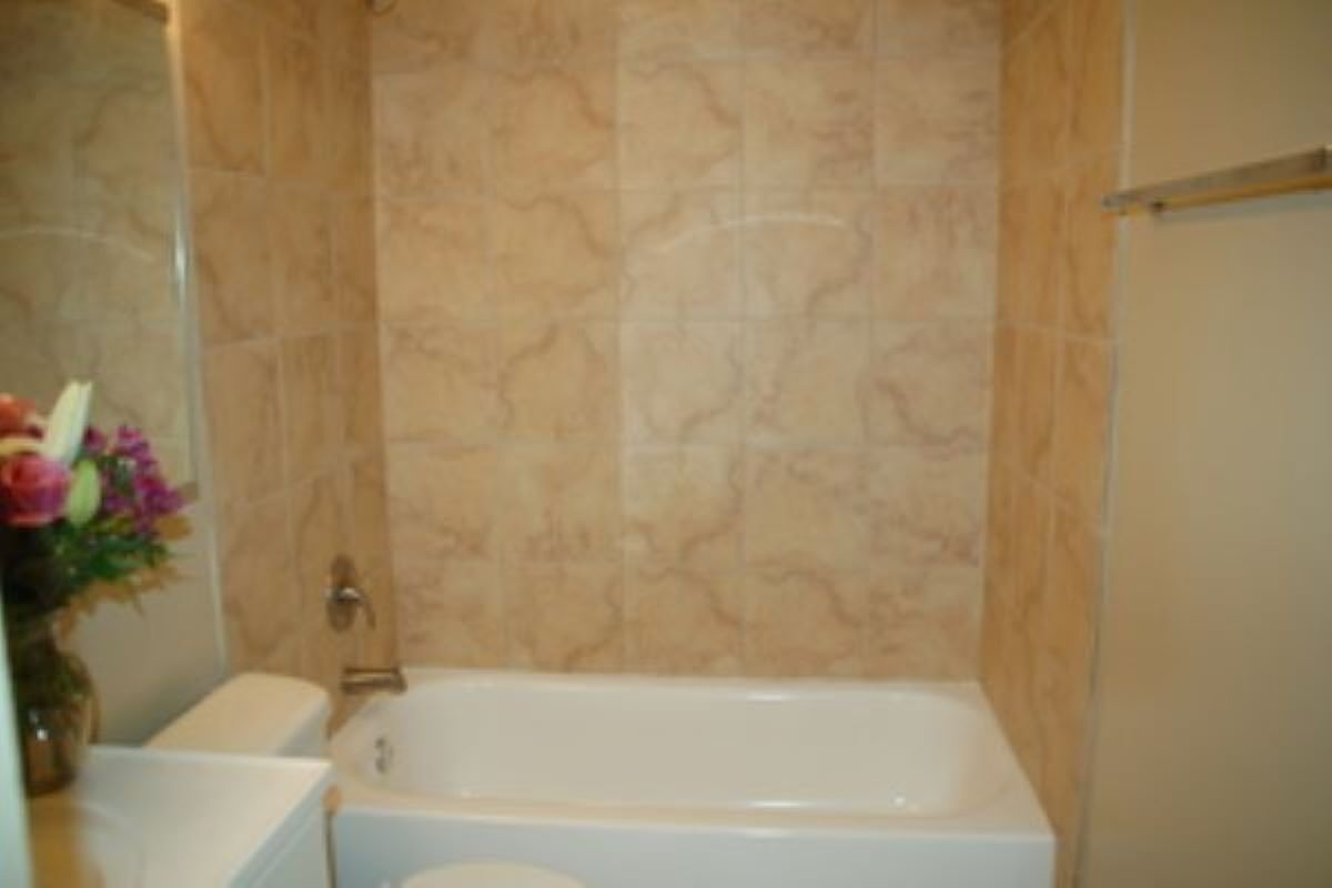 Building Photo - 1660 N La Salle Dr