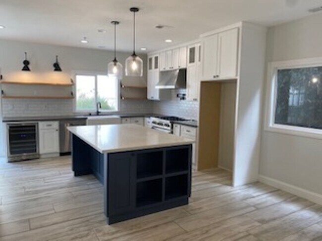 Building Photo - Beautiful Detached 4 bedroom, 2.5 Bath Tow...