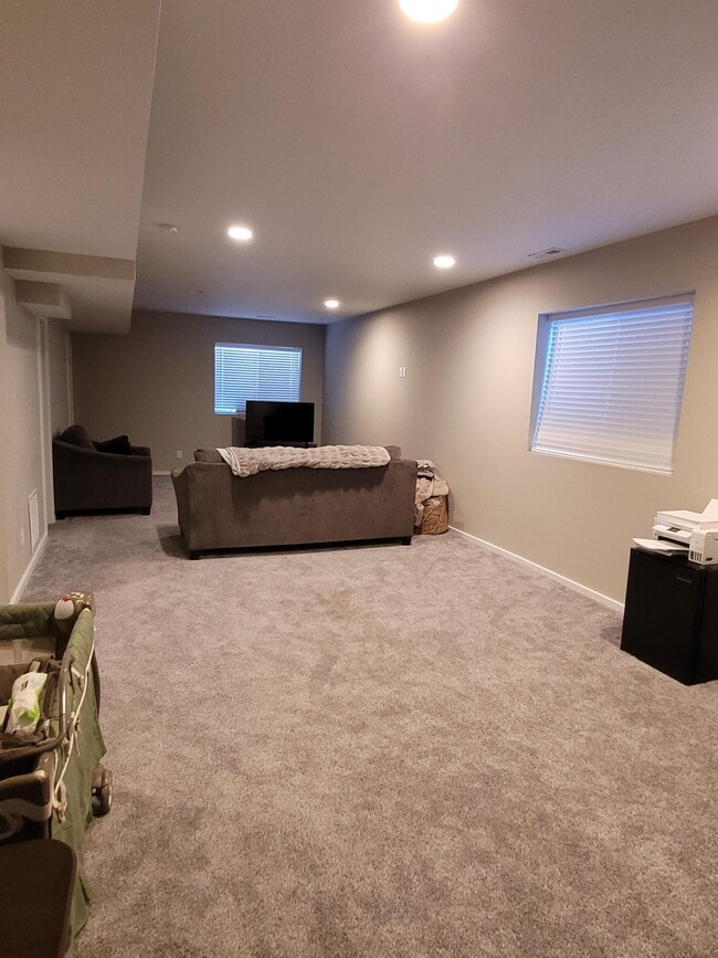 Building Photo - 10135 Thrive Ln