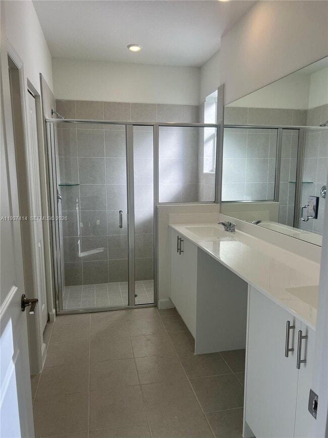 Building Photo - 2422 SE 30th St