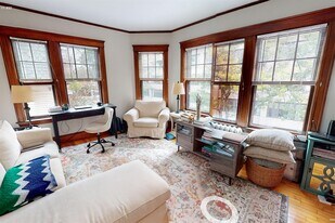 Building Photo - 9 Story St