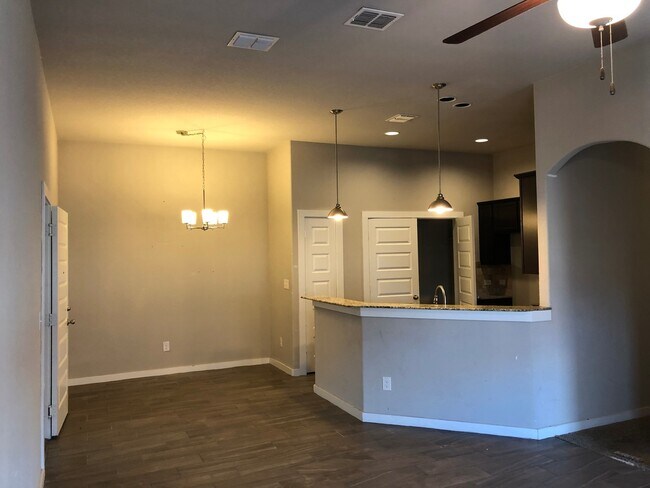 Building Photo - LUXURY TOWNHOME LOCATED IN BASTROP, TEXAS!