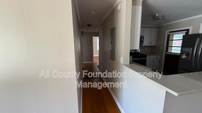 Building Photo - 2720 Martha Dr