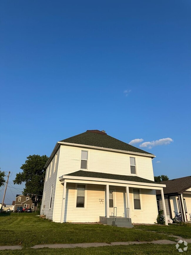 Building Photo - Updated 5 Bedroom House for Rent