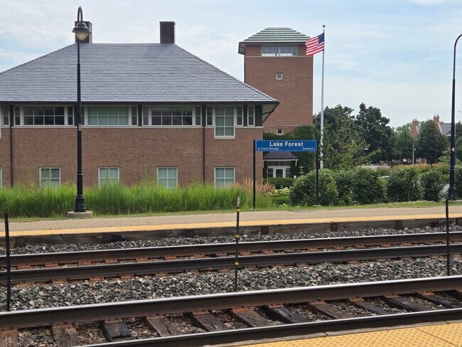 Building Photo - 1111 S Waukegan Rd