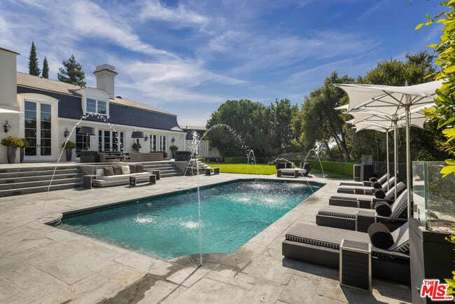 Building Photo - 10847 Bellagio Rd