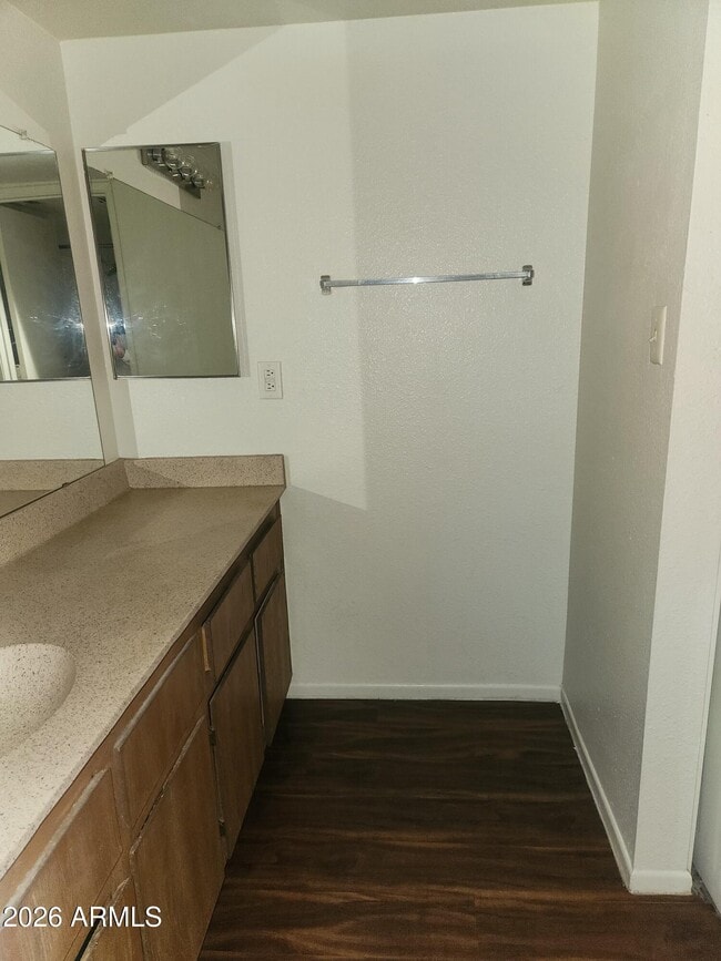 Building Photo - 2625 E Indian School Rd