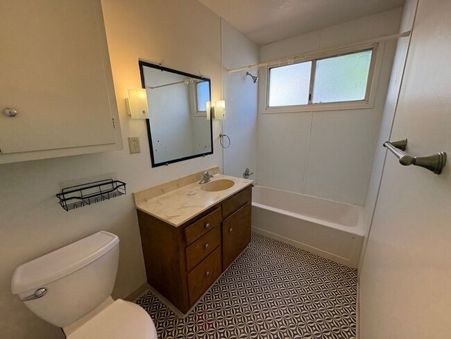 Building Photo - 3 Bed 1 Bath