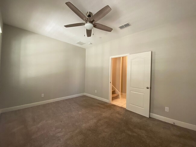 Building Photo - 2408 Lobelia Dr