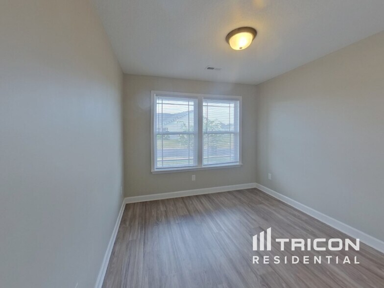 Building Photo - 114 Mistwood Ln