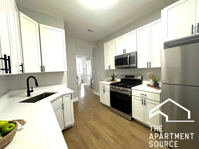 Primary Photo - 3834 N Wilton Ave