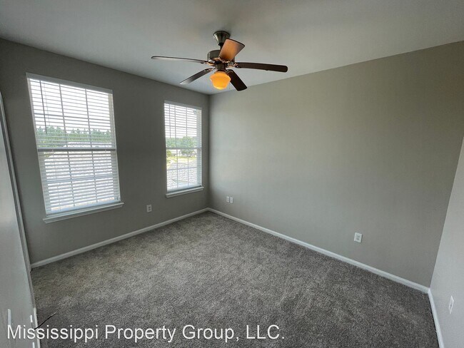 Building Photo - 3 br, 3 bath House - 222 Town Center Drive
