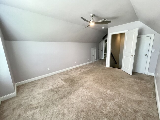 Building Photo - Three Bedroom, Cypress Ridge Townhouse!