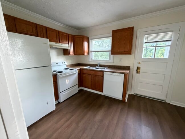 Building Photo - 203 W Elm St