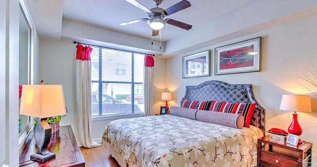 Building Photo - Refined Living Awaits – 2-Bedroom Home