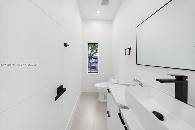 Building Photo - 1021 NW 48th St