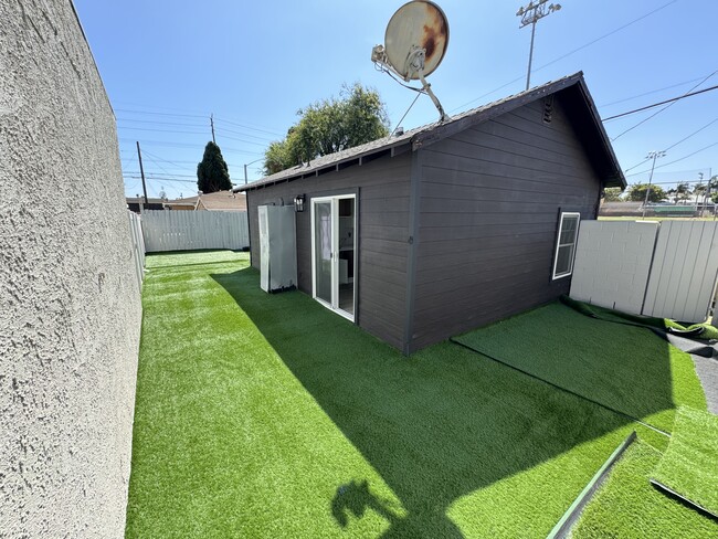 Outdoor backyard - 1604 Mackay Ln