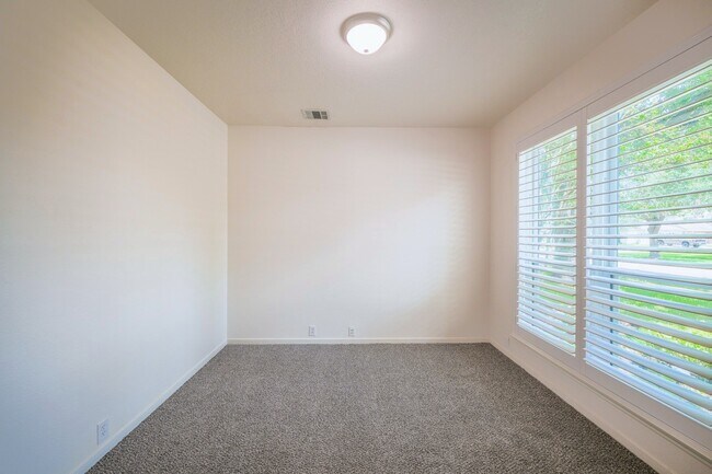 Building Photo - 11606 Canyon Woods Dr
