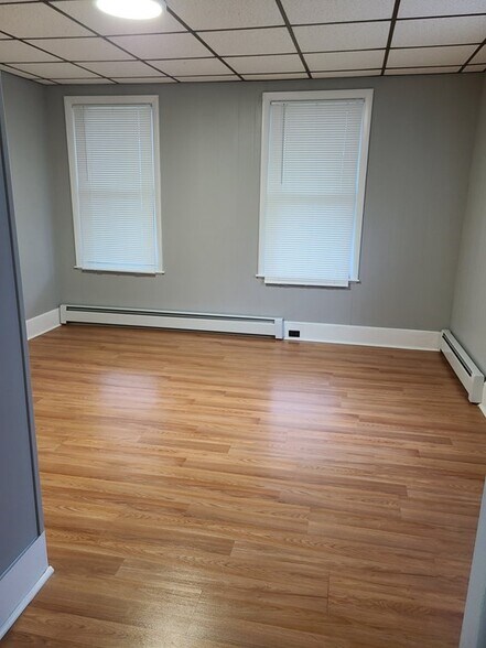 Building Photo - 17 Stearns St