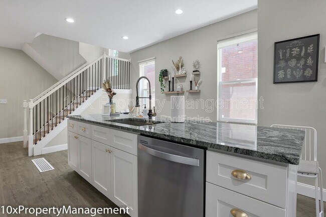 Building Photo - 566 Kimball Pl