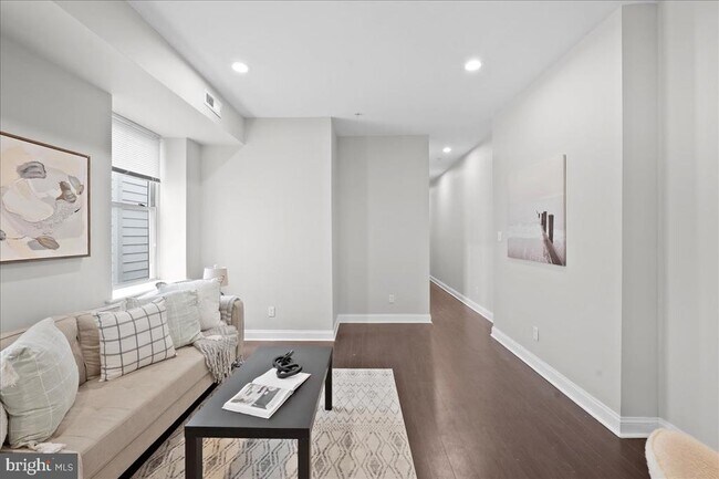 Building Photo - 1325 N Franklin St