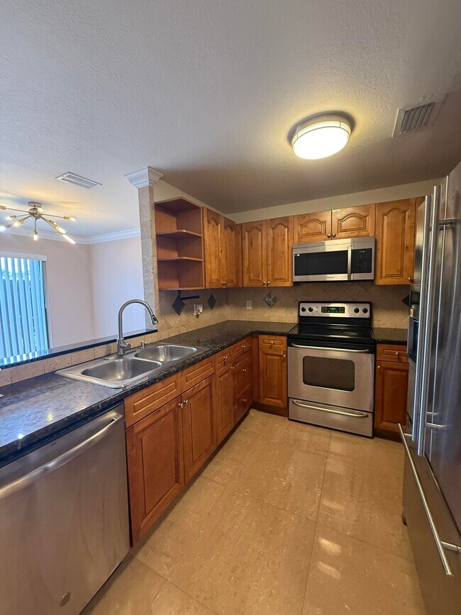 Building Photo - 2050 Oleander Blvd
