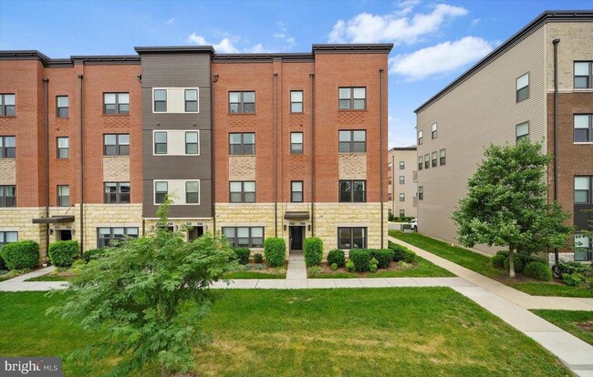 Building Photo - 44774 Tiverton Sq