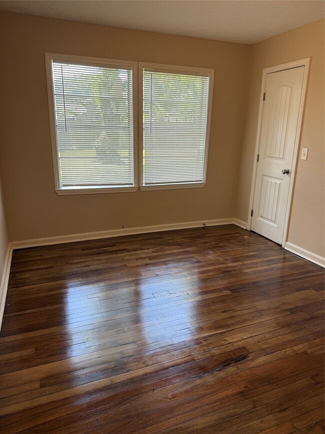 Building Photo - 8108 Wier Dr