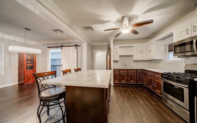 Building Photo - 3905 Billingsley St