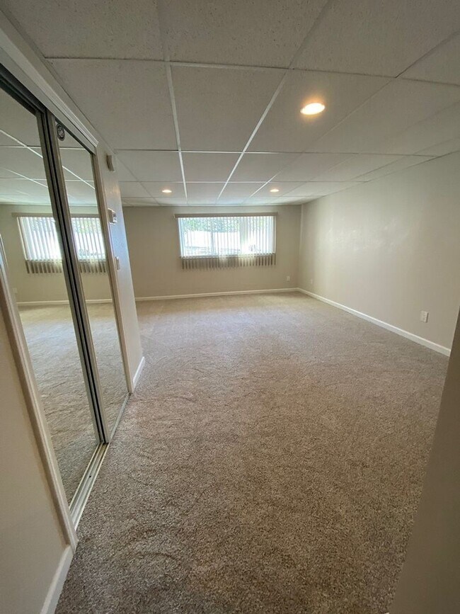 Building Photo - 108 S Tinker Ln