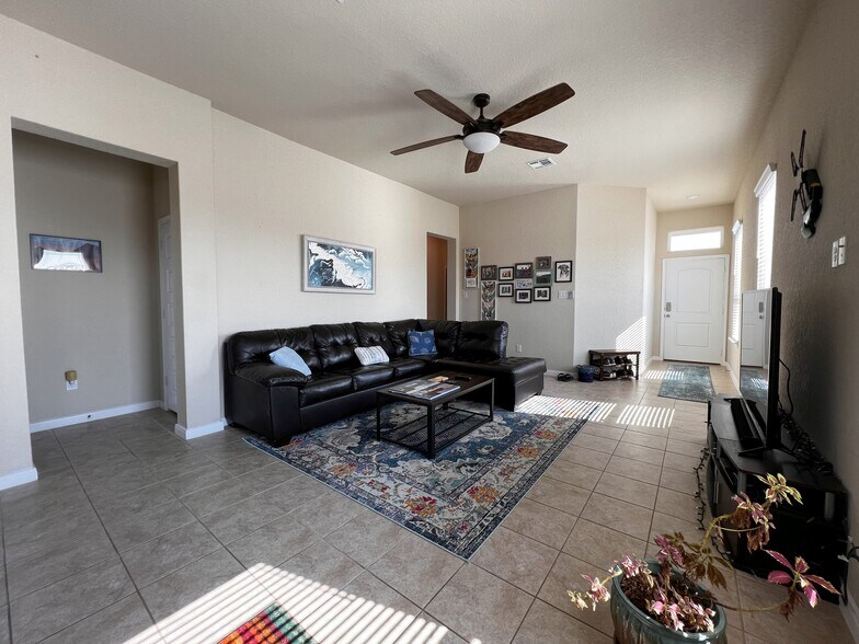 Living room 1 - 9186 Devils Riv