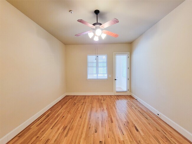 Building Photo - 58 Briar Hollow Ln