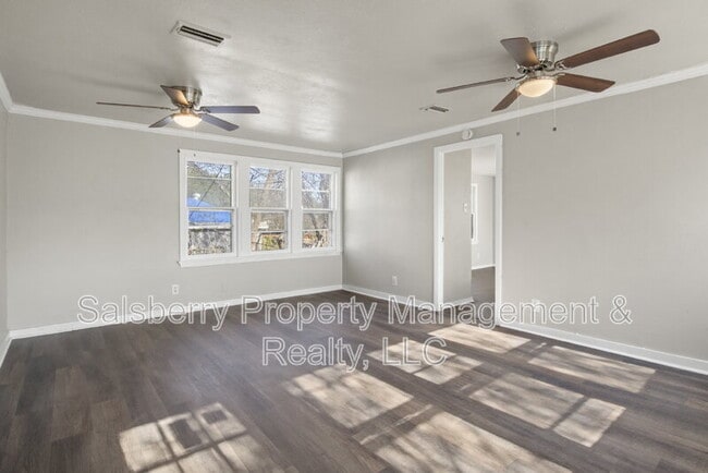 Building Photo - 320 NE 31st St