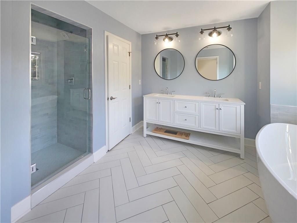 Building Photo - 136 Crumley St SE