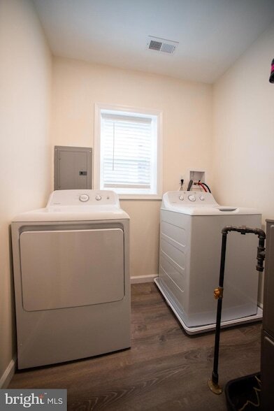 Building Photo - 2049 Snyder Ave