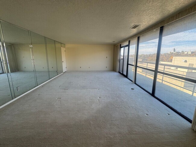 Building Photo - Beautiful Condo in Prime SLC location!