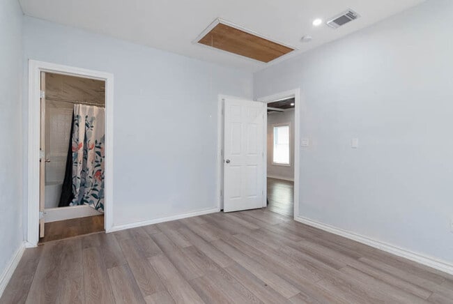 Building Photo - 560 W Highland Blvd