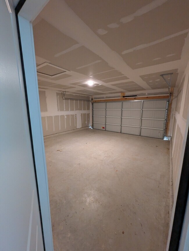 Building Photo - 8535 Willow Bend
